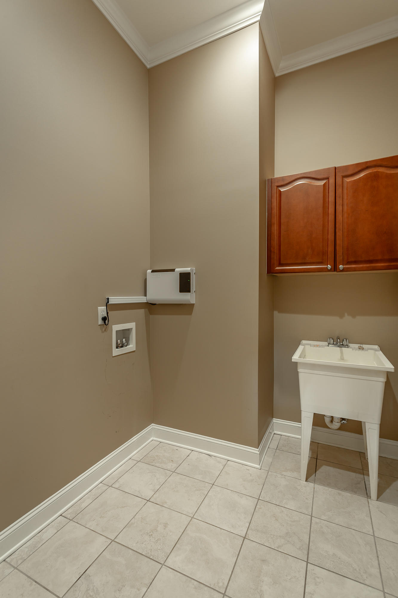 810 Renaissance Court Chattanooga, TN 37419 - Photo 27 of 40 Laundry Room