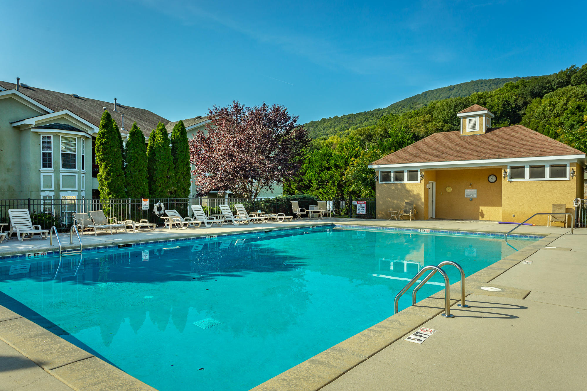 810 Renaissance Court Chattanooga, TN 37419 - Photo 31 of 40 Renaissance Pool