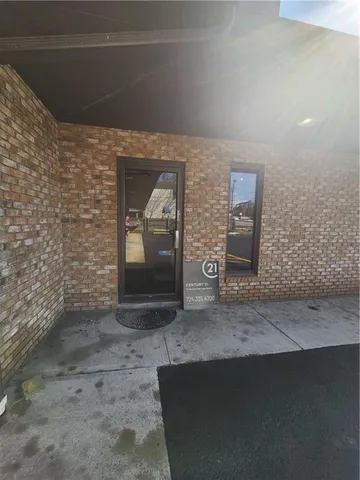 a view of empty room with window