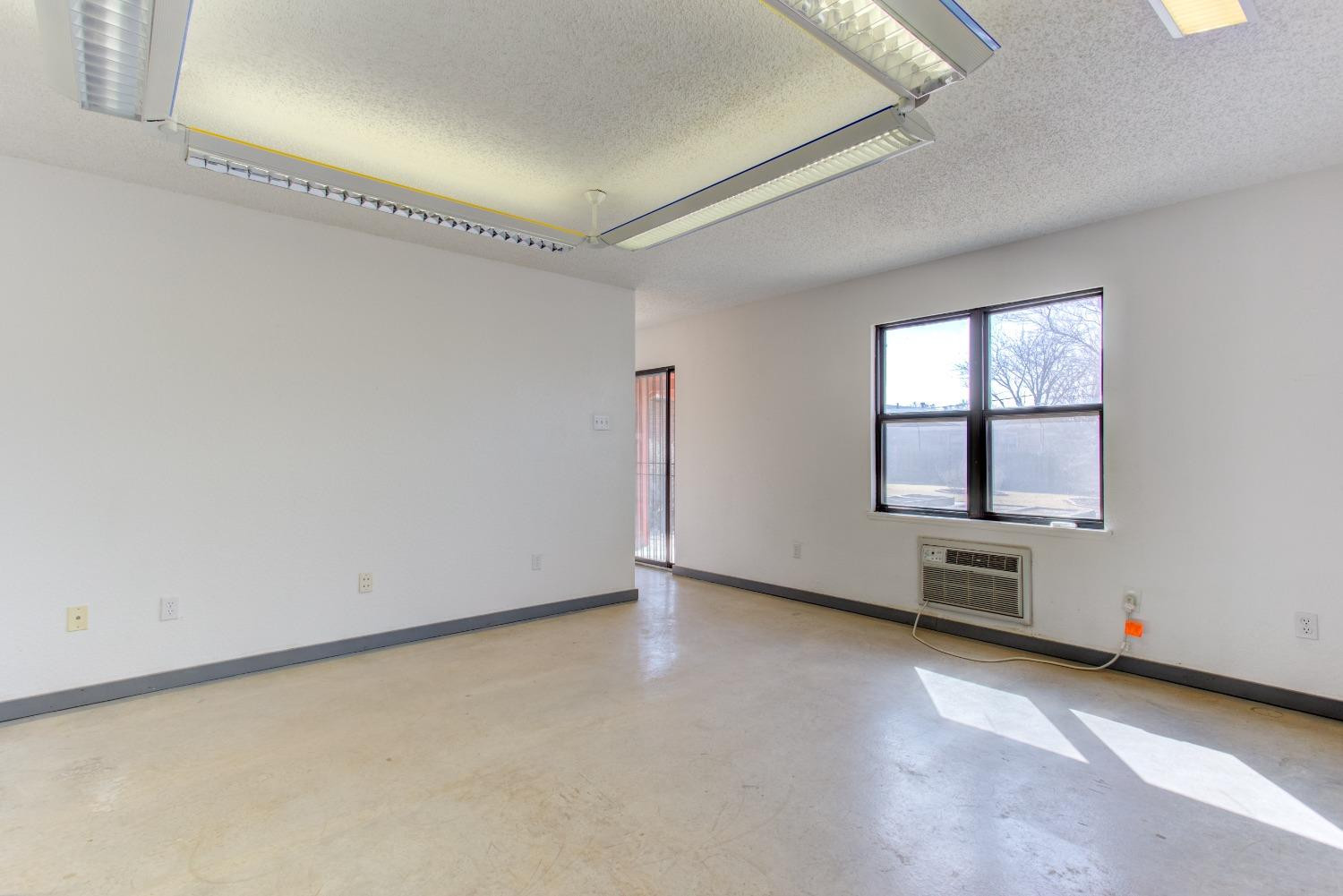 3410 40th Street Lubbock, TX 79413 - Photo 27 of 33 an empty room with windows