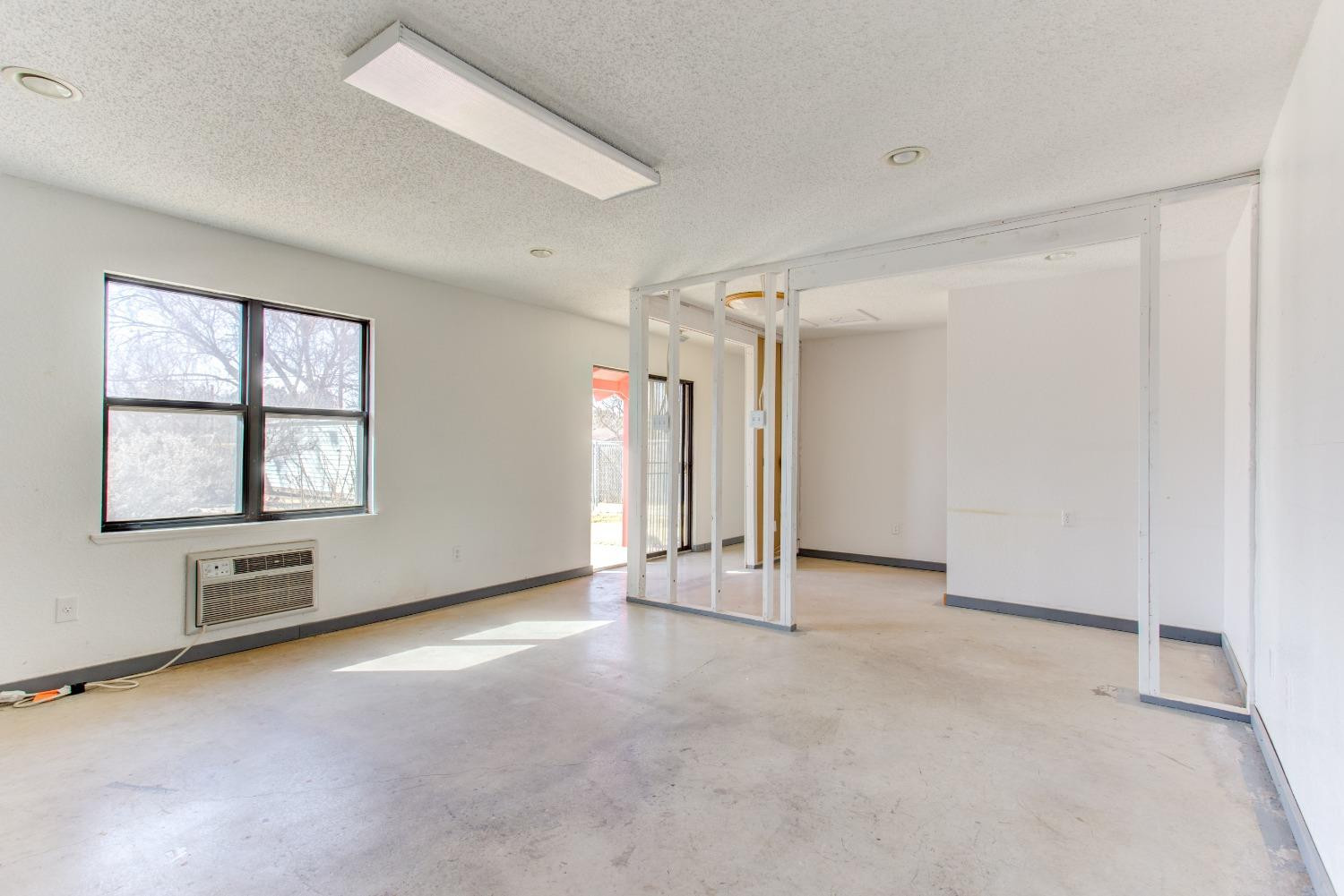 3410 40th Street Lubbock, TX 79413 - Photo 28 of 33 an empty room with windows