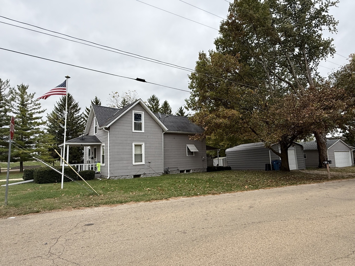1 East Main Street Amboy, IL 61310 - Photo 15 of 32 a house with a outdoor space