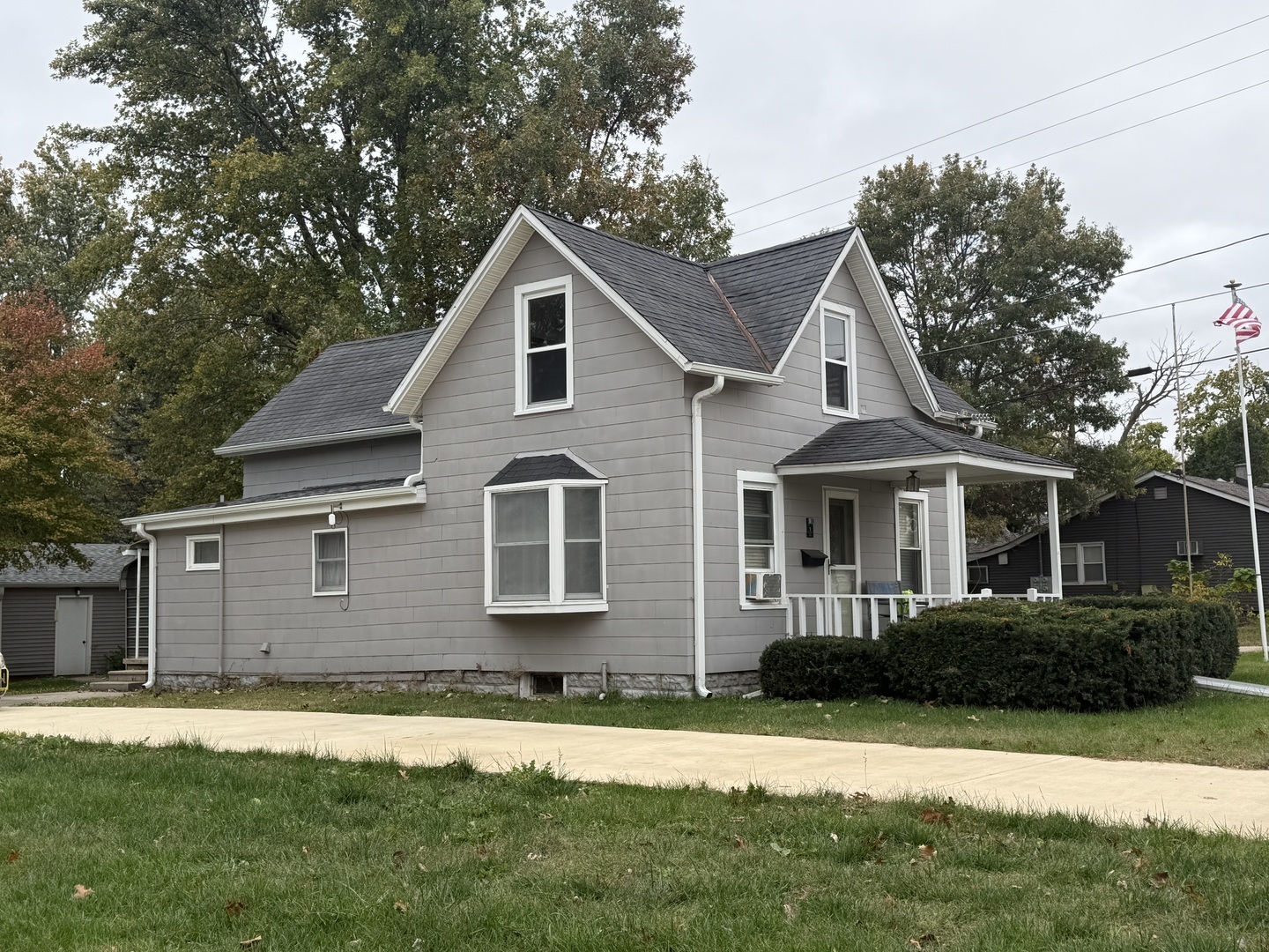 1 East Main Street Amboy, IL 61310 - Photo 5 of 32 a front view of a house with a yard