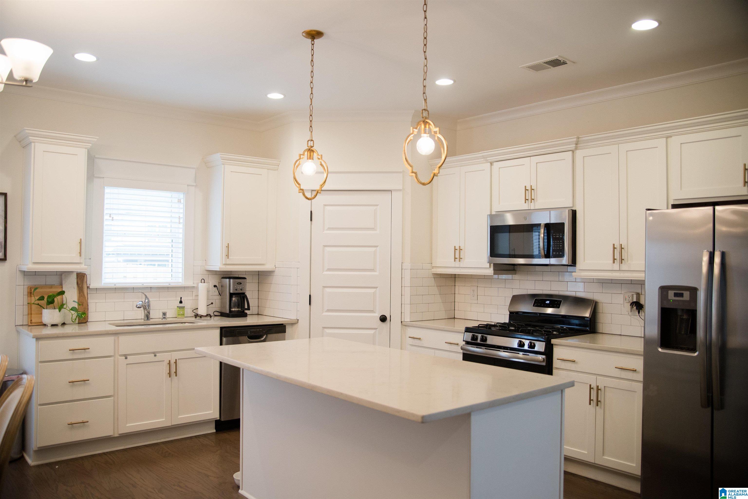 2724 Village Lane Birmingham, AL 35211 - Photo 7 of 26