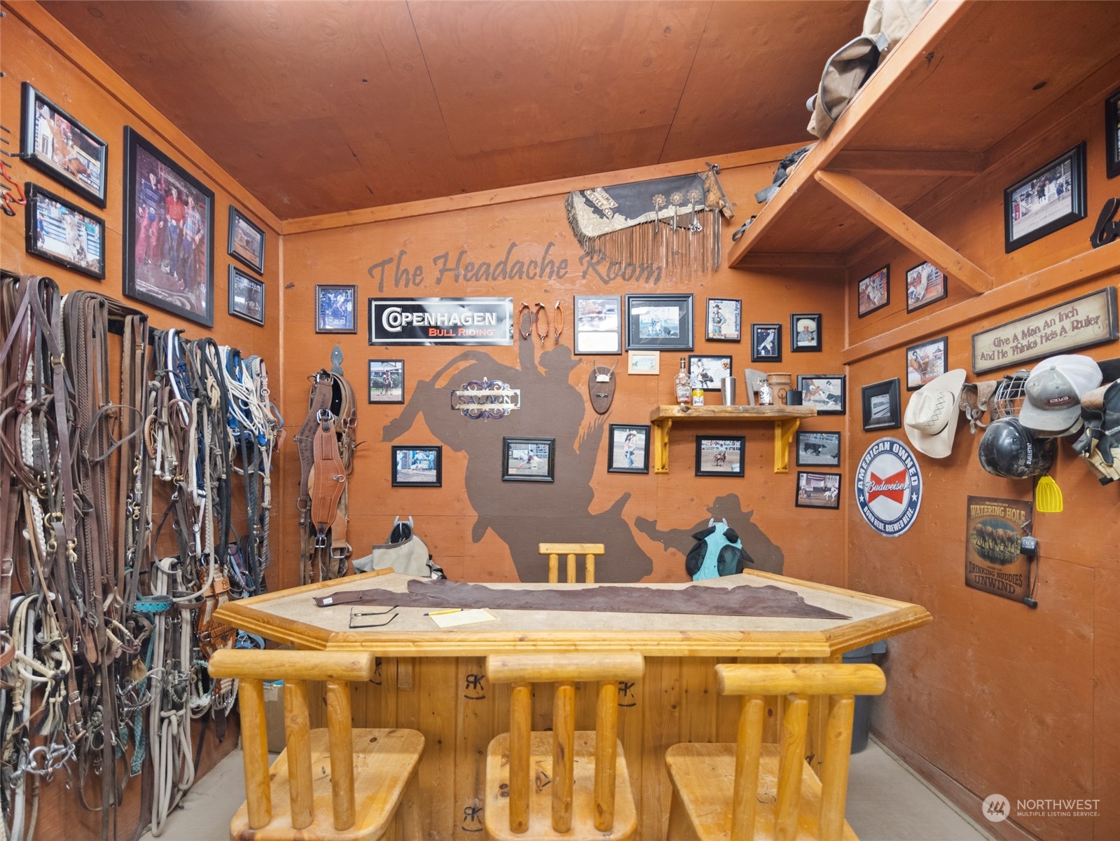830 Nagler Road Selah, WA 98942 - Photo 35 of 40 a view of a table and chairs in the room