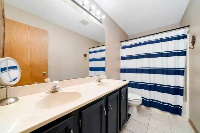 a view of a livingroom with a window and a ceiling fan