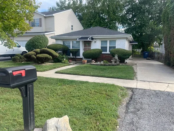 $1,900 | 3011 140th Place, Blue Island, IL 60406