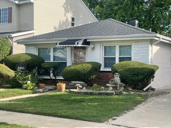 a view of a house with a yard and plants