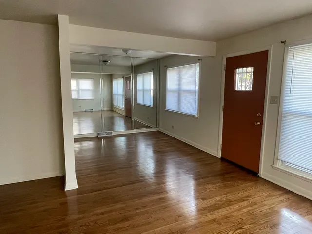 $2,100 | 3011 140th Place, Blue Island, IL 60406