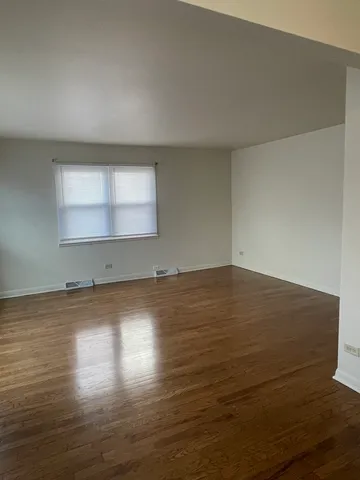 $2,100 | 3011 140th Place, Blue Island, IL 60406