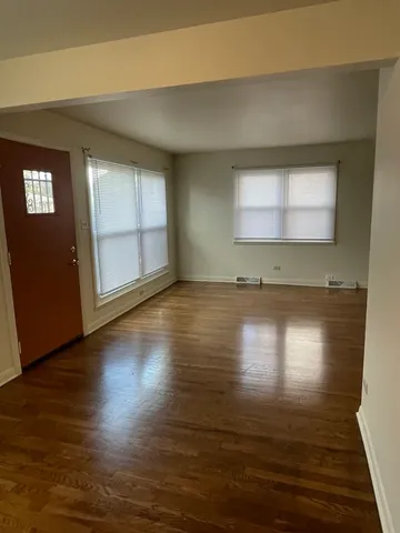 $2,100 | 3011 140th Place, Blue Island, IL 60406