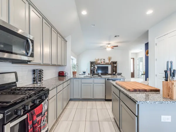 $334,900 | 372 Spinnaker Loop, Kyle, TX 78640