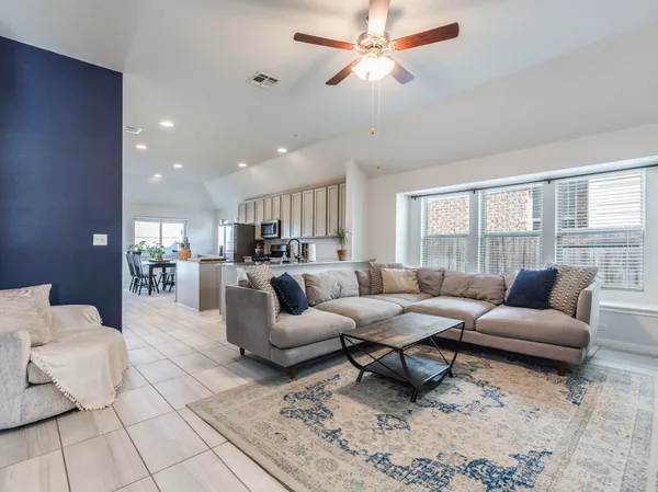 $334,900 | 372 Spinnaker Loop, Kyle, TX 78640