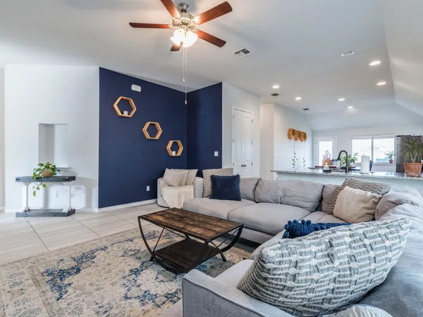 $334,900 | 372 Spinnaker Loop, Kyle, TX 78640