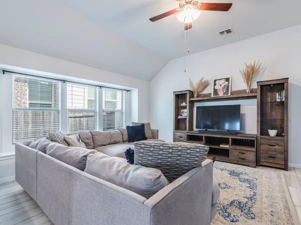 $334,900 | 372 Spinnaker Loop, Kyle, TX 78640