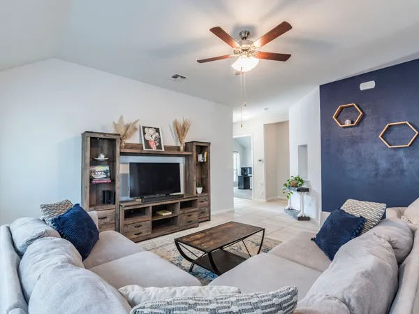 $334,900 | 372 Spinnaker Loop, Kyle, TX 78640