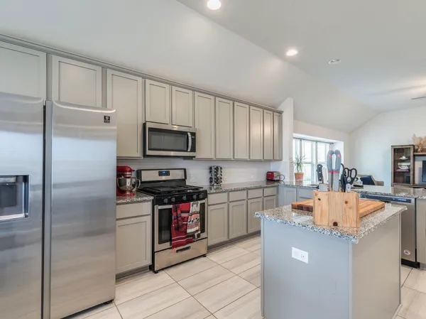 $334,900 | 372 Spinnaker Loop, Kyle, TX 78640