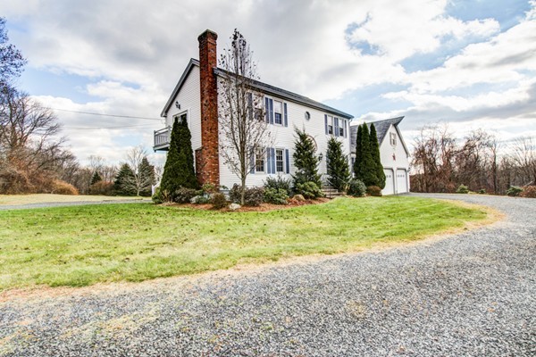 204 Ragged Hill Road West Brookfield, MA 01585 - Photo 2 of 29
