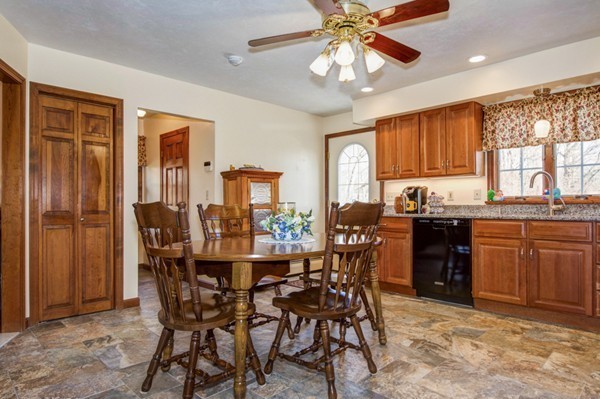 204 Ragged Hill Road West Brookfield, MA 01585 - Photo 5 of 29