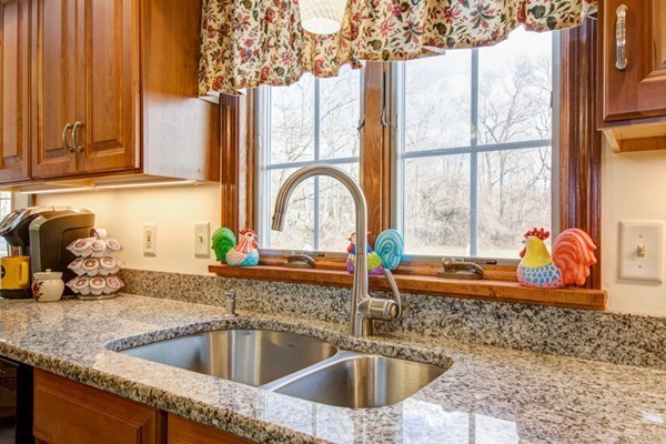 204 Ragged Hill Road West Brookfield, MA 01585 - Photo 7 of 29
