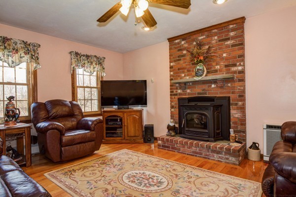 204 Ragged Hill Road West Brookfield, MA 01585 - Photo 8 of 29