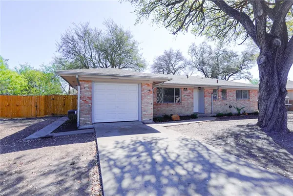 $229,000 | 1108 North Woodlawn Drive, Alice, TX 78332