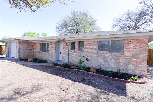 $229,000 | 1108 North Woodlawn Drive, Alice, TX 78332