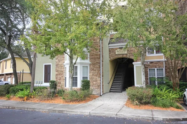 $232,900 | 10106 Courtney Oaks Circle, Unit 104, Tampa, FL 33619