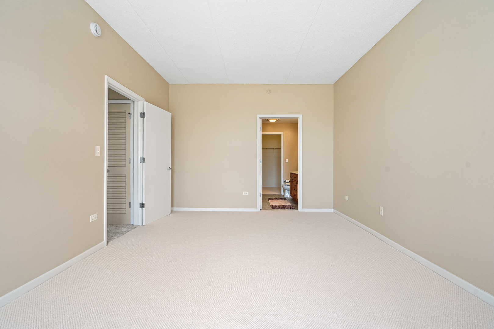 511 Prestwick Lane, Unit 402 Wheeling, IL 60090 - Photo 16 of 27 an empty room with window