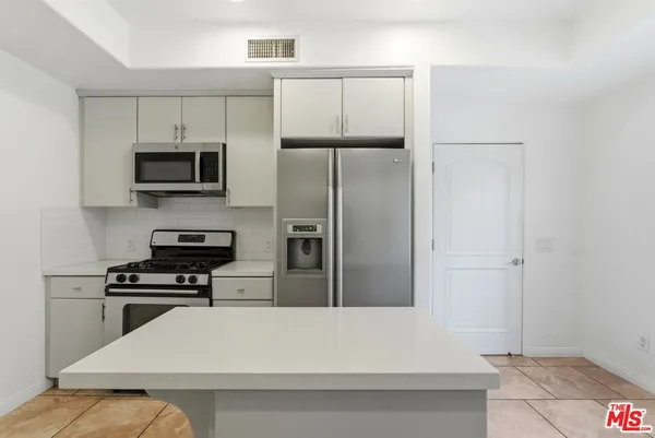 $5,995 | 851 North San Vicente Boulevard, Unit 318, West Hollywood, CA 90069