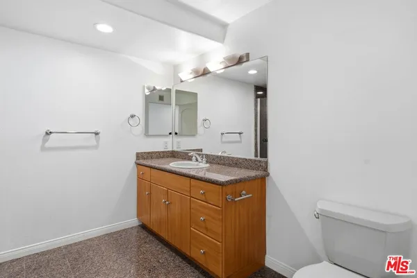 $5,995 | 851 North San Vicente Boulevard, Unit 318, West Hollywood, CA 90069