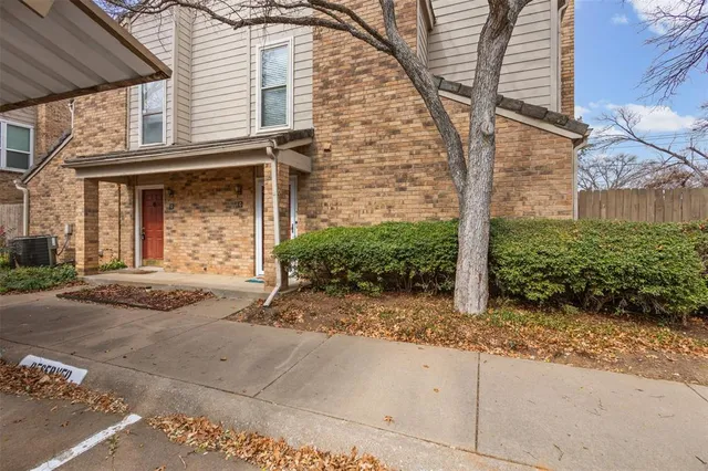 $1,350 | 1101 Brighton Drive, Unit C, Arlington, TX 76012