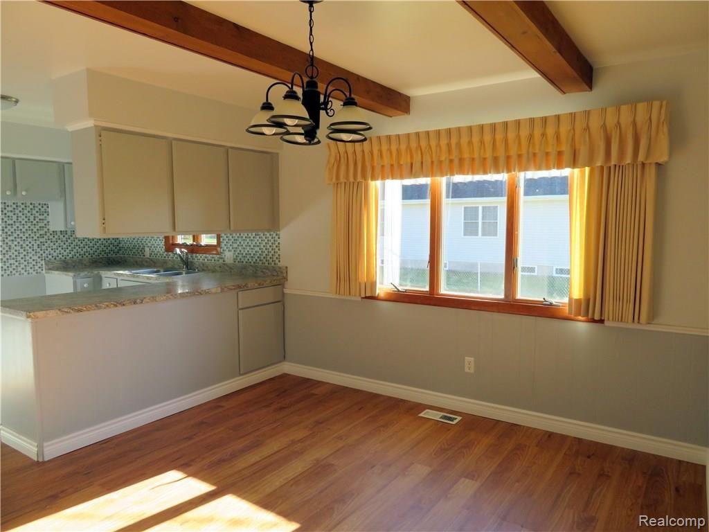 2960 Beck Road Howell, MI 48843 - Photo 10 of 21 Eating Area2.jpg