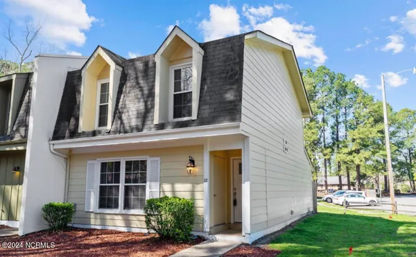 $1,450 | 126 Oakmont Drive, Unit 12, Greenville, NC 27858