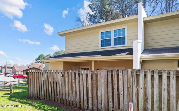 $1,450 | 126 Oakmont Drive, Unit 12, Greenville, NC 27858