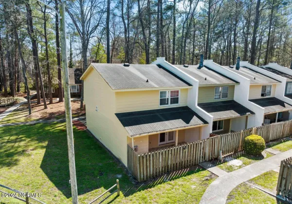 $1,450 | 126 Oakmont Drive, Unit 12, Greenville, NC 27858