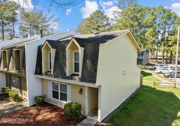 $1,450 | 126 Oakmont Drive, Unit 12, Greenville, NC 27858