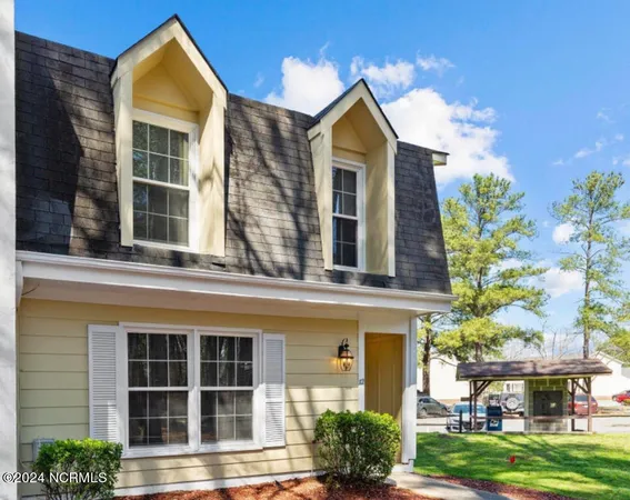 $1,450 | 126 Oakmont Drive, Unit 12, Greenville, NC 27858