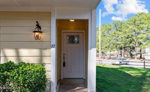 $1,450 | 126 Oakmont Drive, Unit 12, Greenville, NC 27858