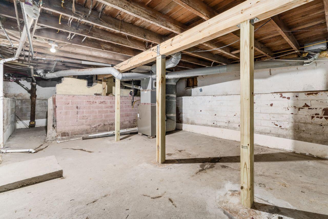 574 South Hampton Road Columbus, OH 43213 - Photo 22 of 28 S_-_574_S_Hampton_Rd_-_073
