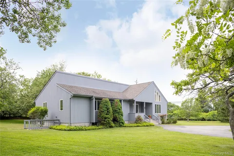 $1,150,000 | 100 Bayberry Lane, Southold, NY 11971