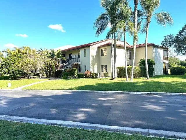 $300,000 | 8305 Casa Del Lago, Unit E, Boca Raton, FL 33433