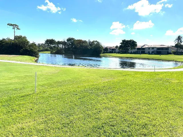 $300,000 | 8305 Casa Del Lago, Unit E, Boca Raton, FL 33433