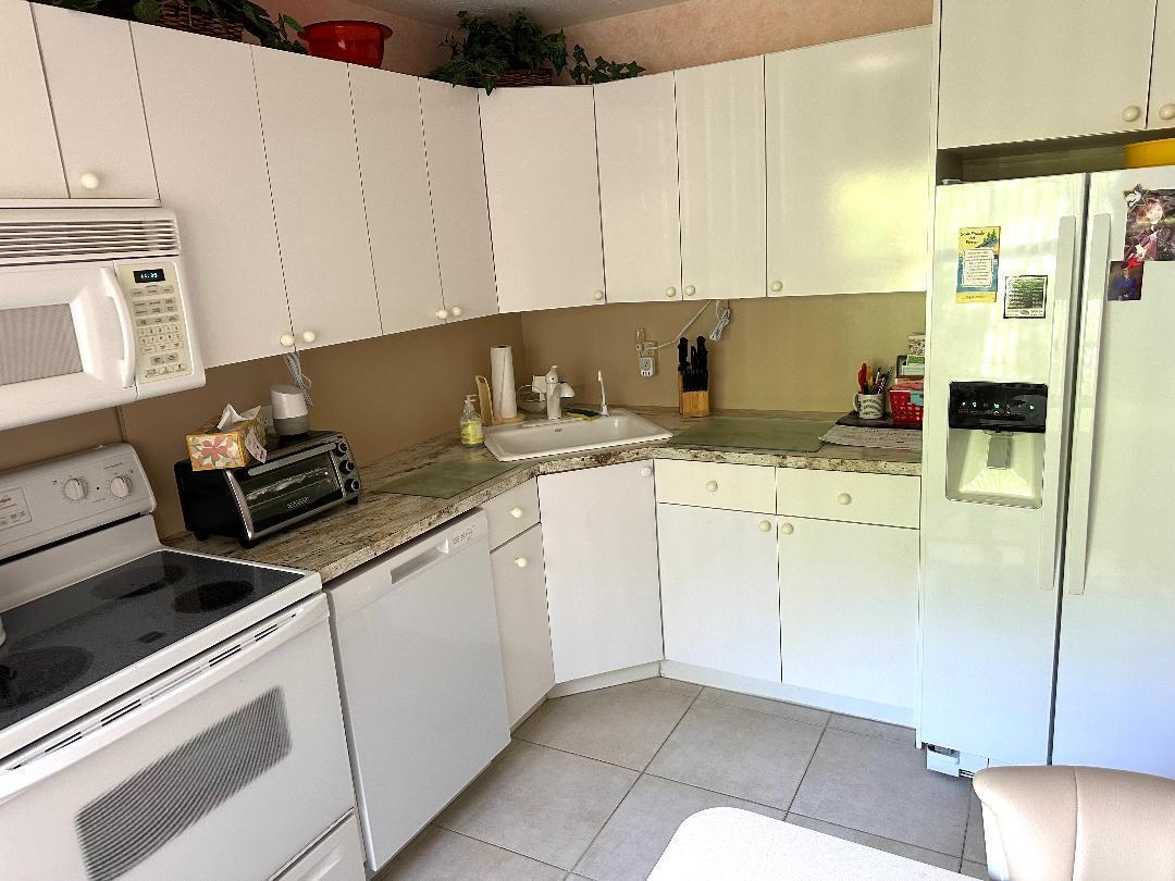 8305 Casa Del Lago, Unit E Boca Raton, FL 33433 - Photo 4 of 16 a kitchen with a sink and cabinets