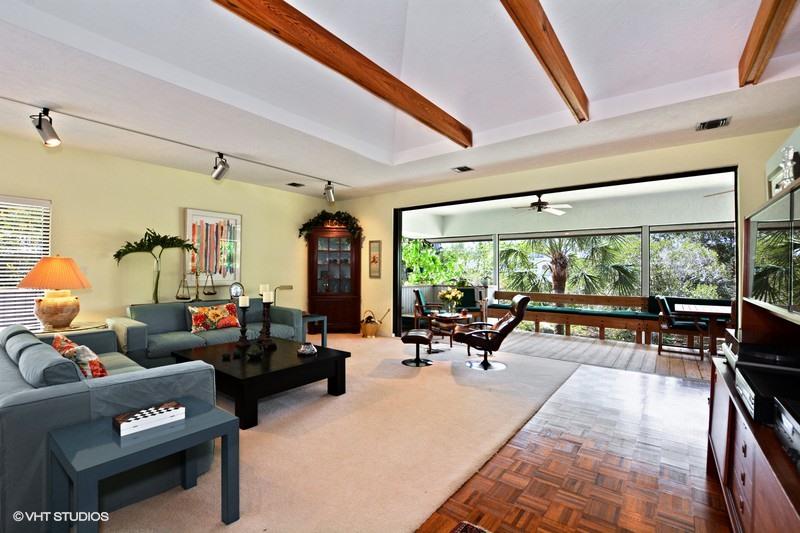 307 Pine Circle Boca Raton, FL 33432 - Photo 2 of 15 Living Room
