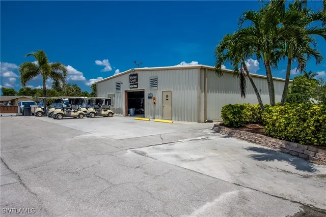 a view of a basket ball court