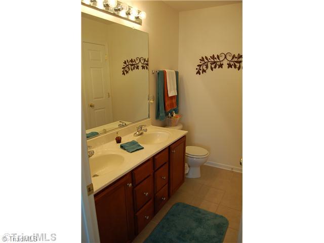 669 Ansley Way High Point, NC 27265 - Photo 12 of 16 Master Bath/Spa.