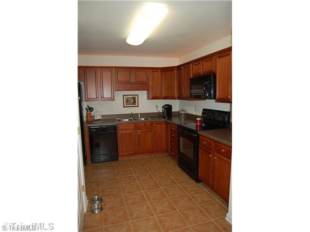 669 Ansley Way High Point, NC 27265 - Photo 5 of 16 Kitchen.