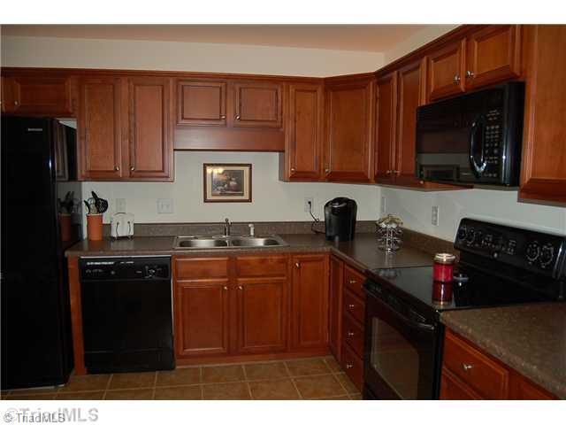 669 Ansley Way High Point, NC 27265 - Photo 6 of 16 Kitchen.