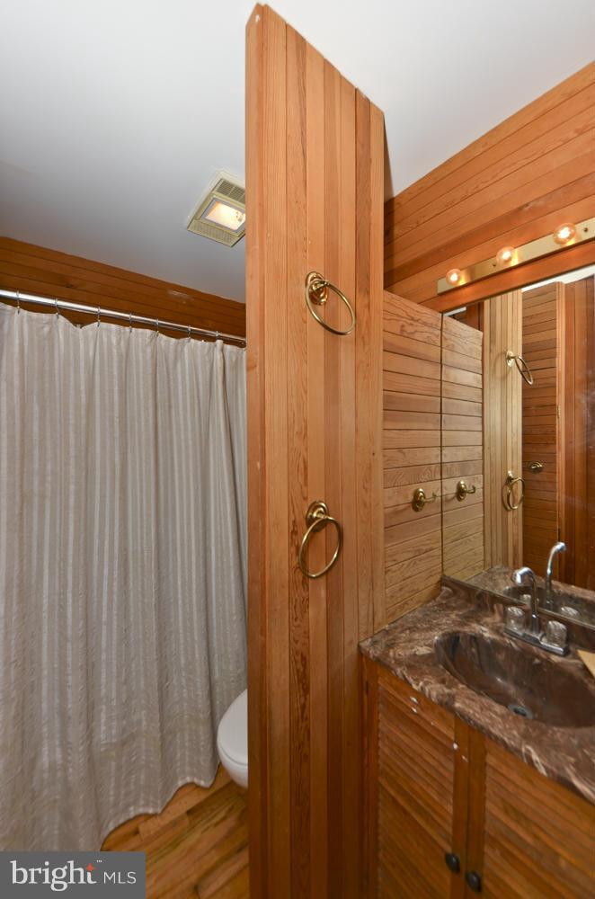 11583 Maple Ridge Road Reston, VA 20190 - Photo 15 of 30 Bath